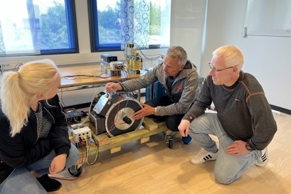 Kursdeltakere får praktisk erfaring i å konfigurere og finjustere elektriske systemer