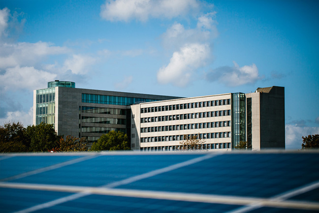 Sede central de Danfoss en Nordborg y paneles solares