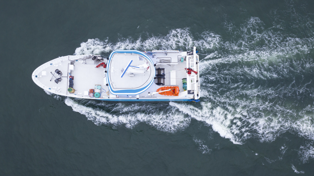 在开阔水域的 Skulebas 号船舶