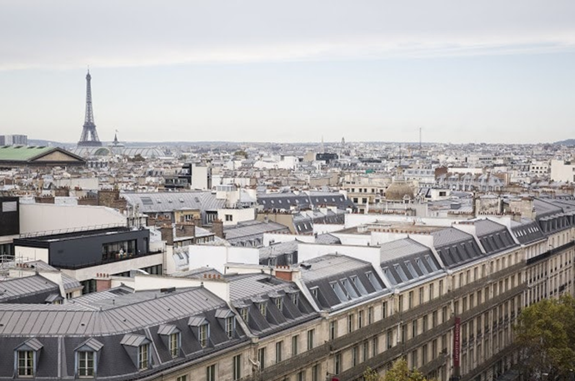 Paris - ville écologique avec un refroidissement naturel