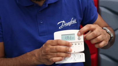 Setting the time and date on the TP range