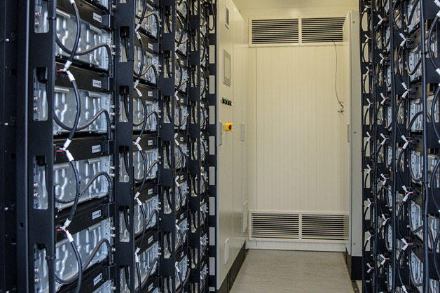 Container med 88 litiumbatterier