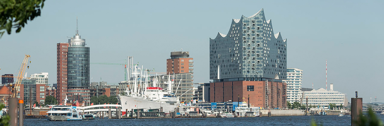 Die Elbphilharmonie im Hamburger Hafen: Apartments, Wellness und 244 Hotelzimmer – all das beherbergt Deutschlands bekanntestes Konzerthaus.