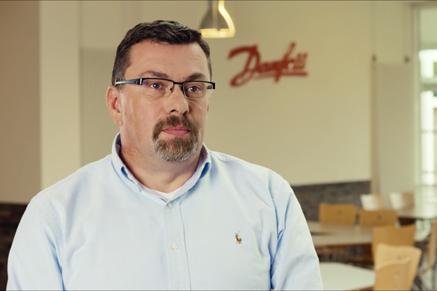 Dirk Mettjes am Danfoss Standort Neumünster