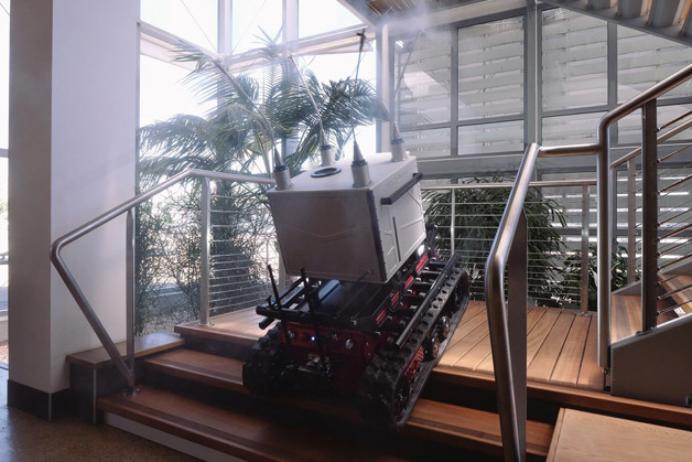 Sanitizing robot Rhyno Protect 