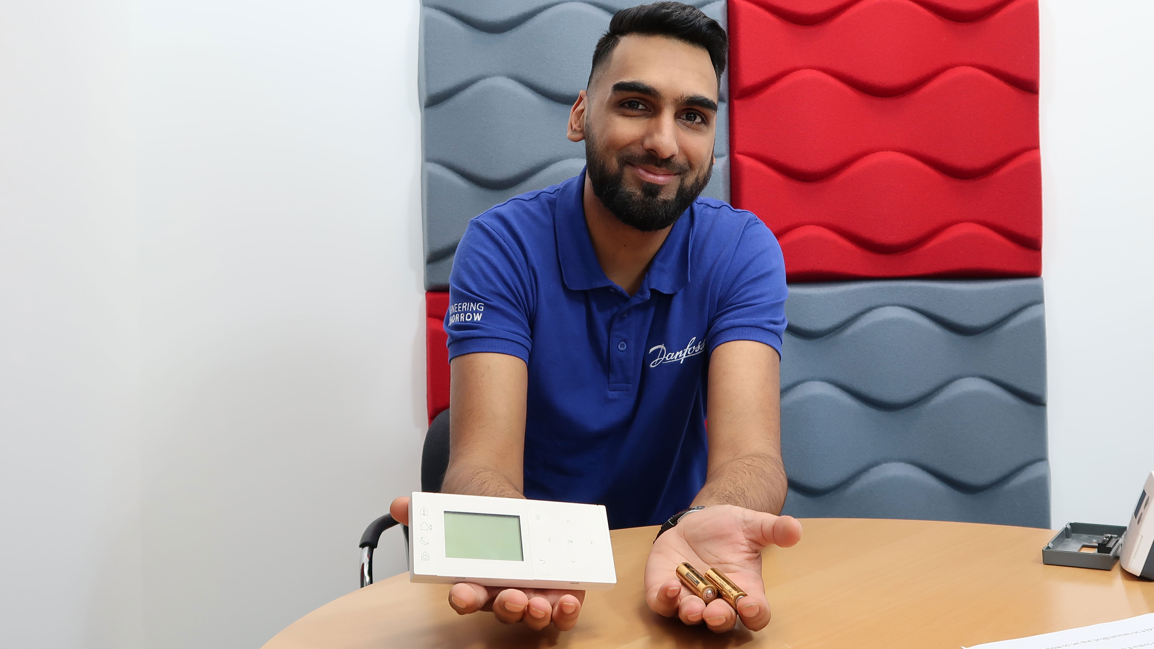 Changing the batteries on popular Danfoss products