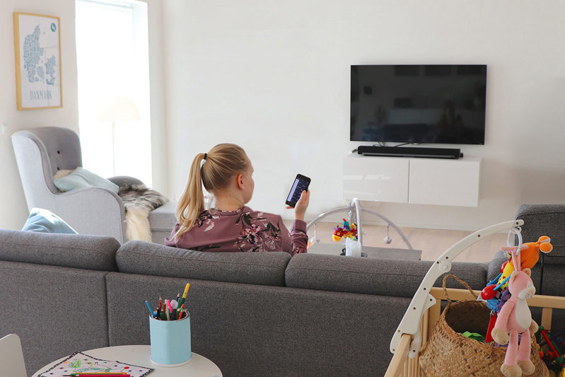 Familien Noer kan nu styre gulvvarmen via Danfoss Icon App™. En stor fordel når de flere gange om året besøger deres lejlighed i Berlin og gerne vil spare på varmen derhjemme.