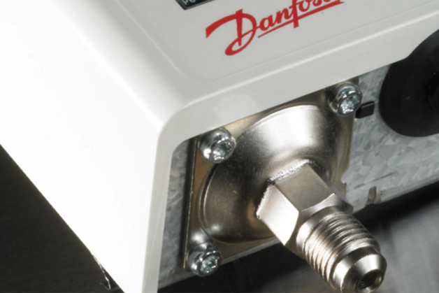 Przegląd wyłączników ciśnieniowych i temperaturowych Danfoss do zastosowań przemysłowych
