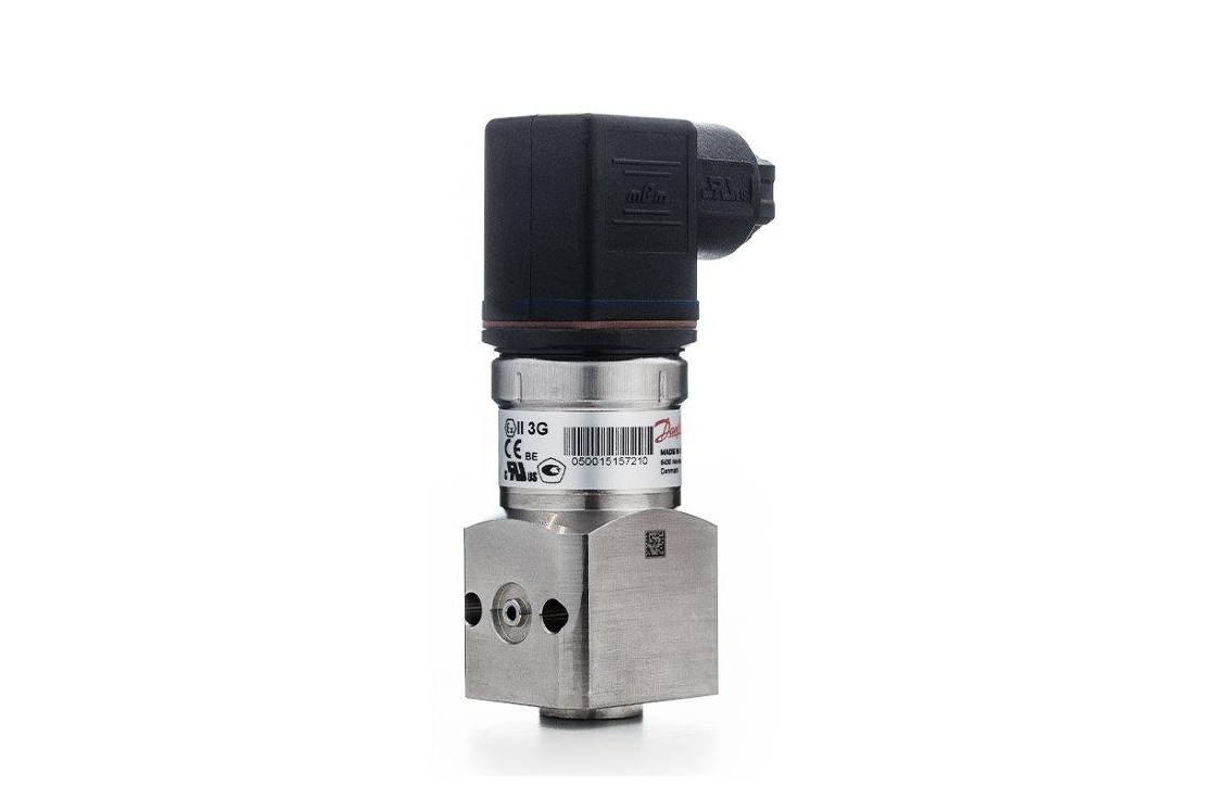 DST P30M pressure transmitter for marine applications
