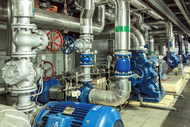 Bei einer Leckage kann der FC 102 die Wasserversorgung mit niedriger Drehzahl aufrecht erhalten. 