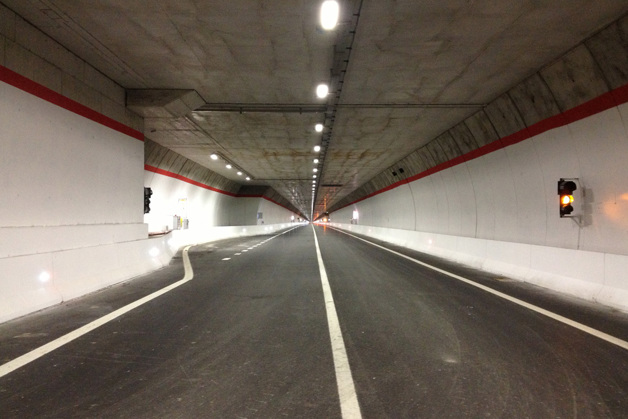 Bezpieczeństwo ruchu drogowego w nowym tunelu zależy od przetwornic serii VLT®