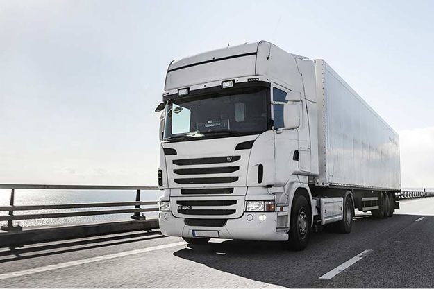 A tractor trailer driving down the highway representing transportation refrigeration solutions by Danfoss