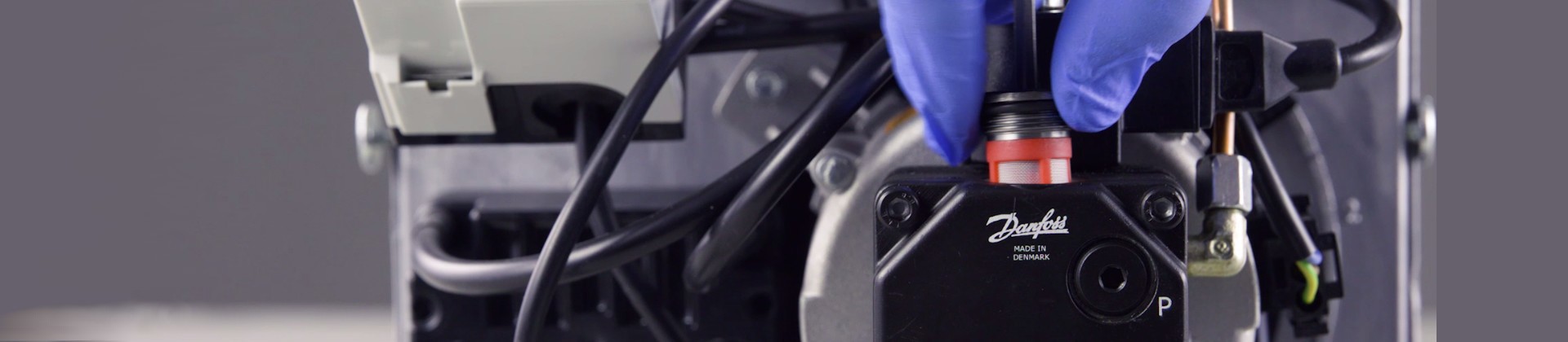 Video: Byta patronfilter i Danfoss oljepumpar BFP 20, 21, 41 och 52.