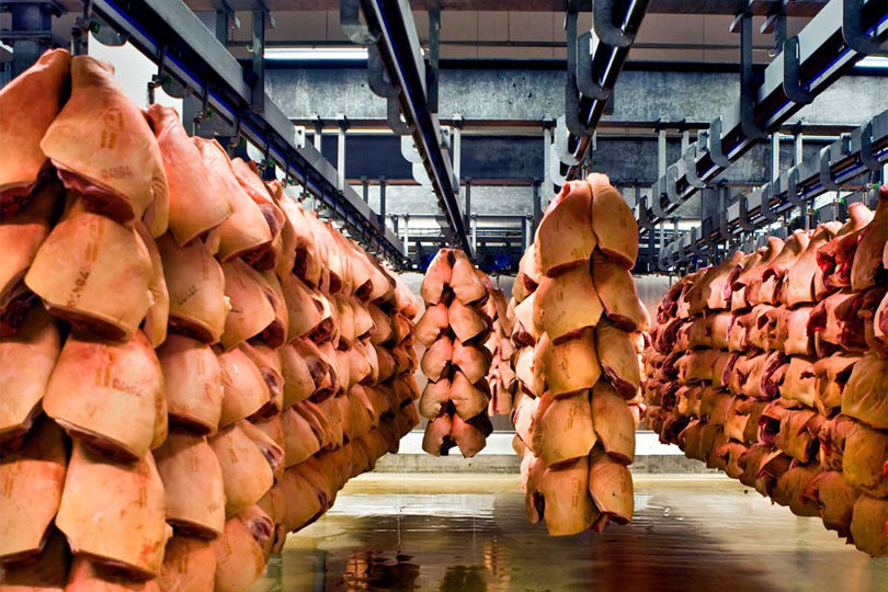 Procesamiento de productos cárnicos - Carne colgada - Danfoss