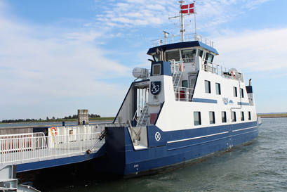 Ferry Venoe atracado. 