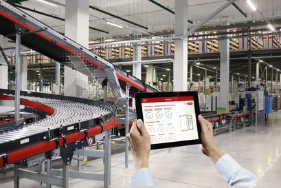 Laptop bij productielocatie - condition-based monitoring eenvoudig met een frequentieregelaar