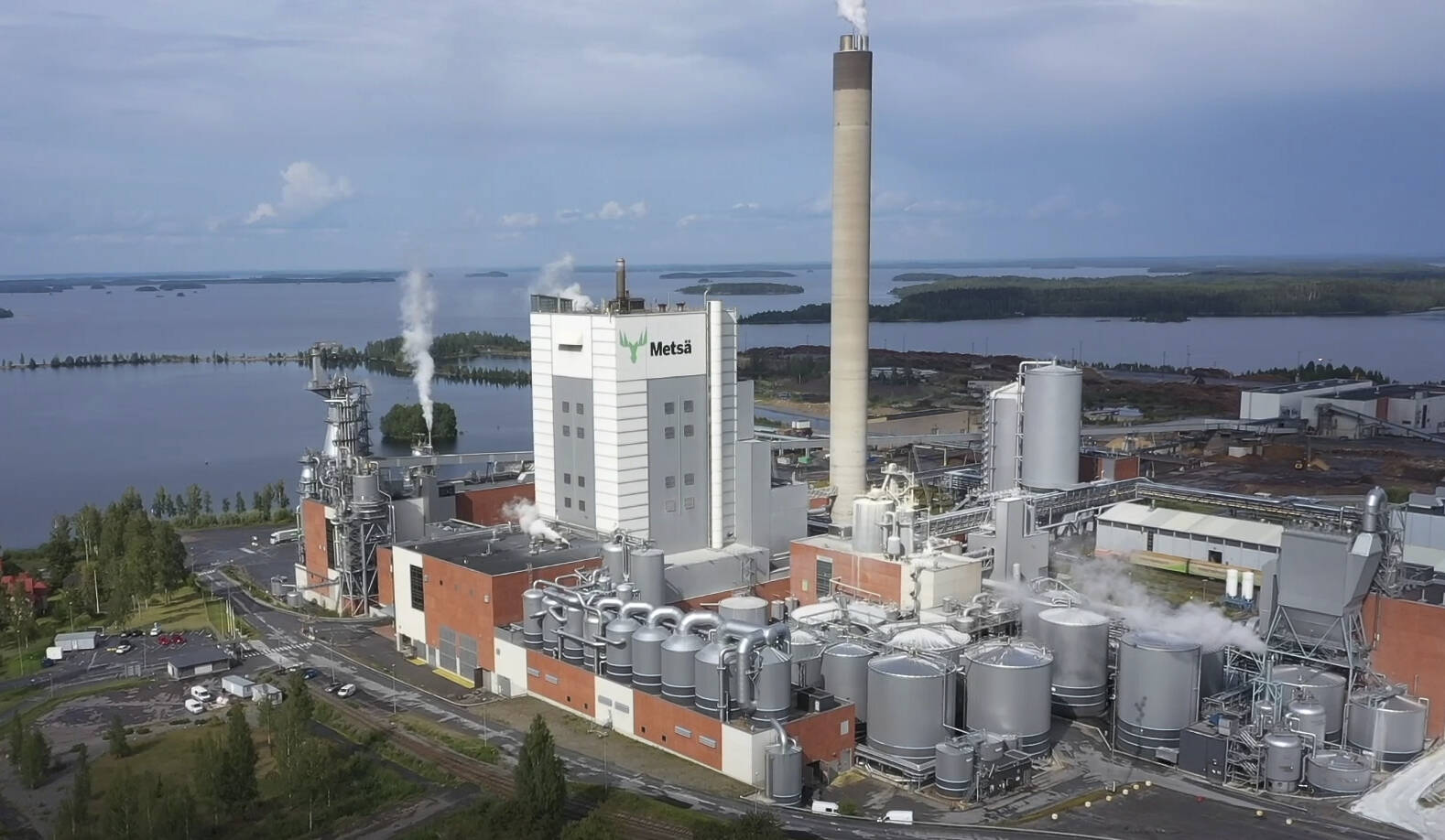 Metsä Fibre Oy:n Joutsenon-sellutehdas Lappeenrannassa on maailman suurin yksilinjainen havusellutehdas