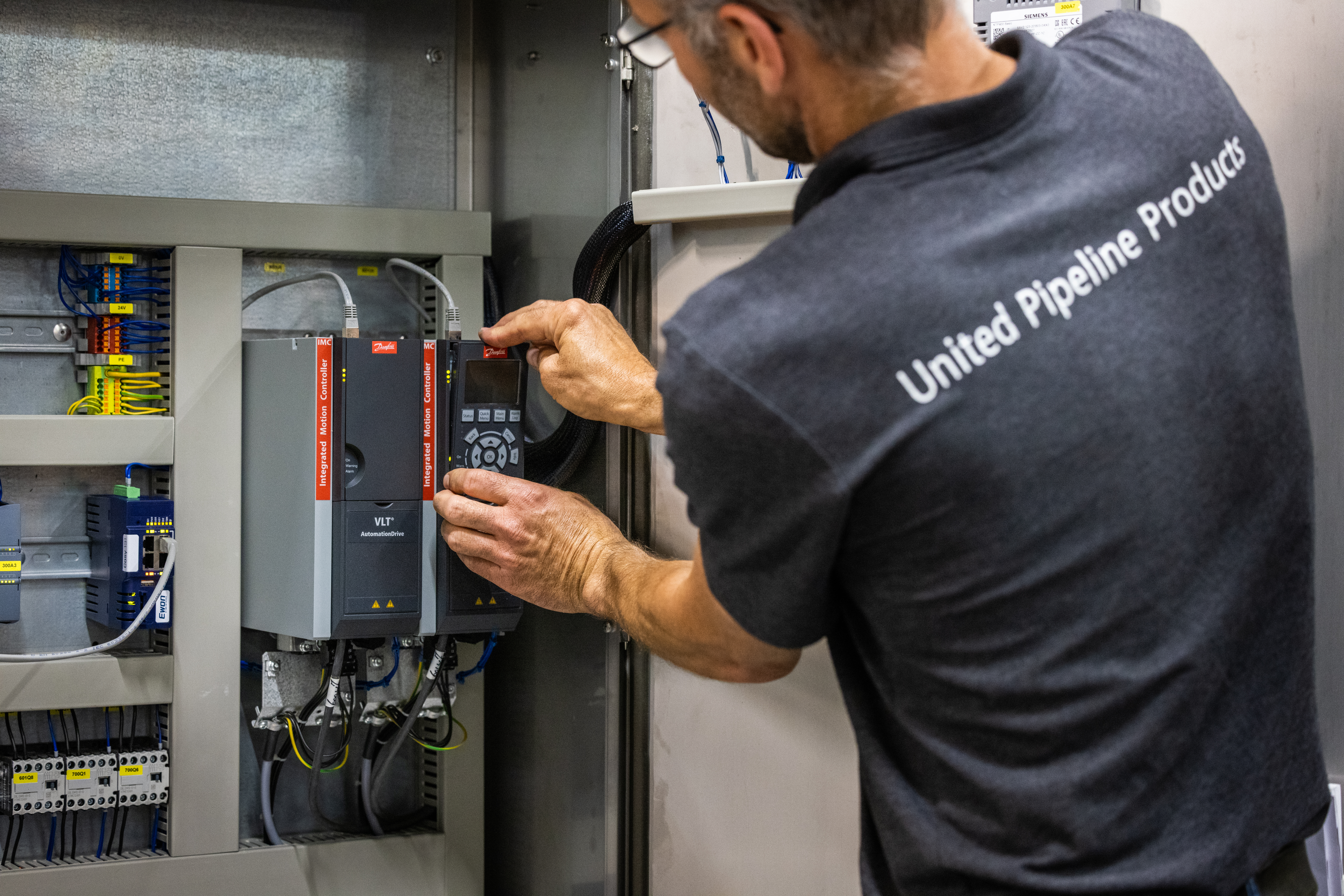 Danfoss Drives | Case study | Integrated Motion Controller bestuurt beitslijn | Huwa | Hellings Machinebouw | Integrated Motion Controller bestuurt beitslijn | Van Egmond Groep