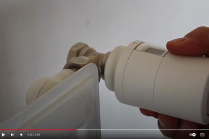 Danfoss Ally™ Radiatortermostat: Afmontering af termostat og adapter (foretages ligesom på Danfoss Eco™)