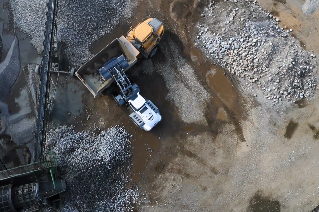 Danfoss Power Solutions – Boom-Kick-Out-Funktion und Schaufelpositionierung