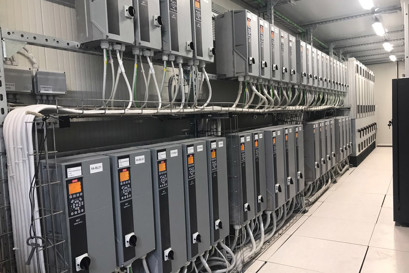 Installazione di drives VLT Danfoss presso Raffineria Sarlux
