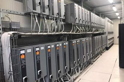 Installazione di drives VLT Danfoss presso Raffineria Sarlux