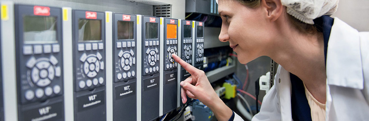 Photo of a Danfoss employee checking the settings on a single VLT® drive in a row of them