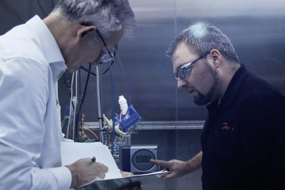 Ingenieure arbeiten an einer neuen Lösung