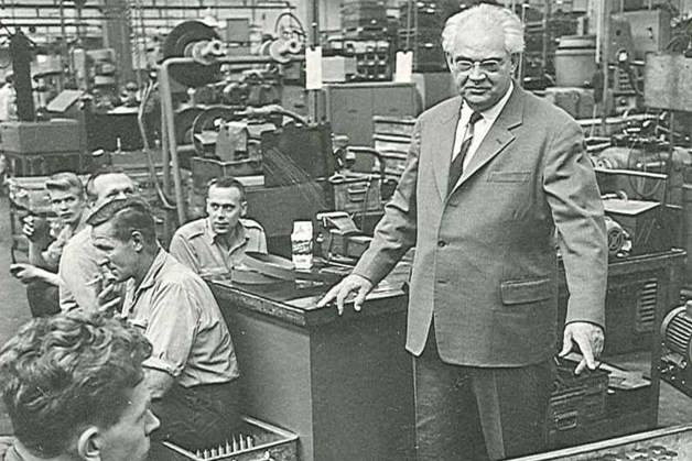 Der Gründer von Danfoss Mads Clausen in seinem alten Büro