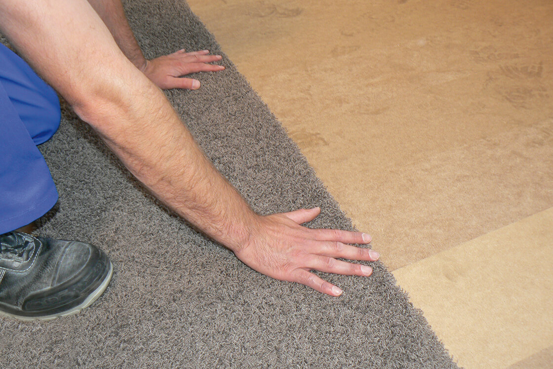 Floor type: wall-to-wall carpeting