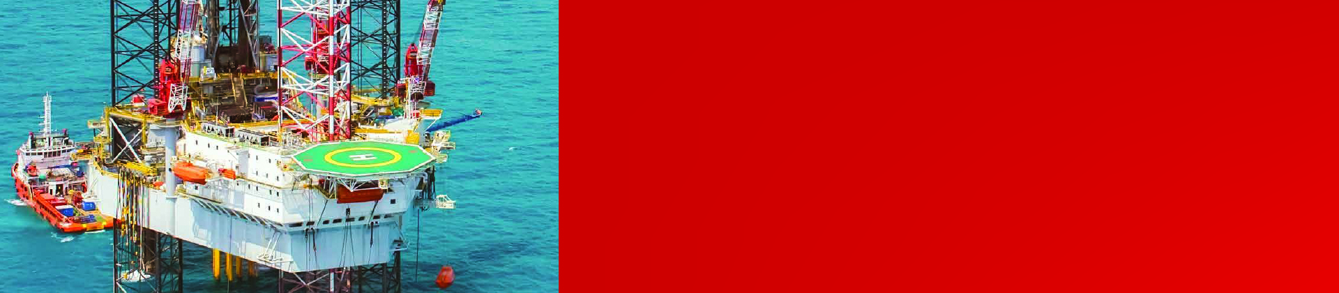 Banner mit Schwimmkran auf dem Ozean