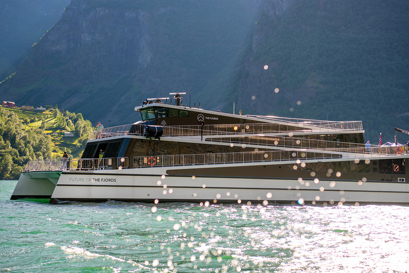 La Future of the Fjords: prima nave completamente elettrica in fibra di carbonio al mondo