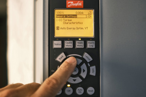Danfoss LCP screen showing torque settings