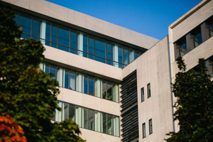 Відновлення громадських будівель в Україні