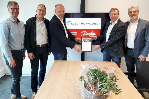 Electroproject ontvangt certificaat Danfoss Authorized Service Company | Danfoss Drives | Electroproject | 27 maart 2023 | Marco Jonker - Herman Scholte - Ruud Versluis - Ronald Waaijer - Thijs Peddemors
