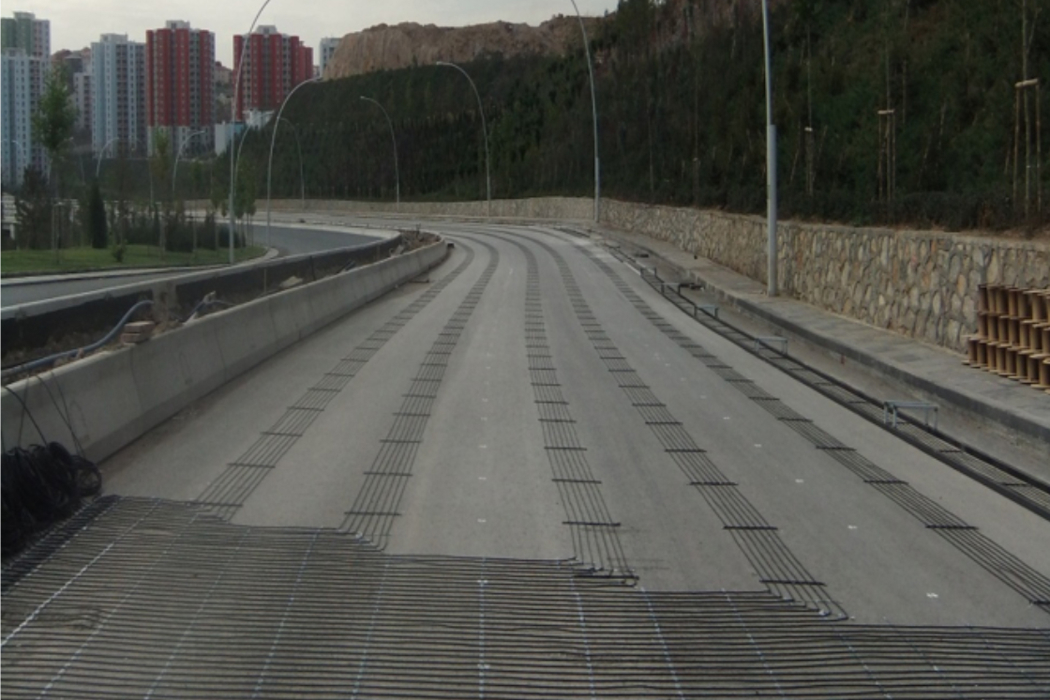 Elvarme sørger for sikre køreforhold på motorvej i Tyrkiet