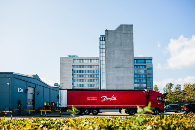 Danfoss Hauptsitz mit Danfoss Lastwagen