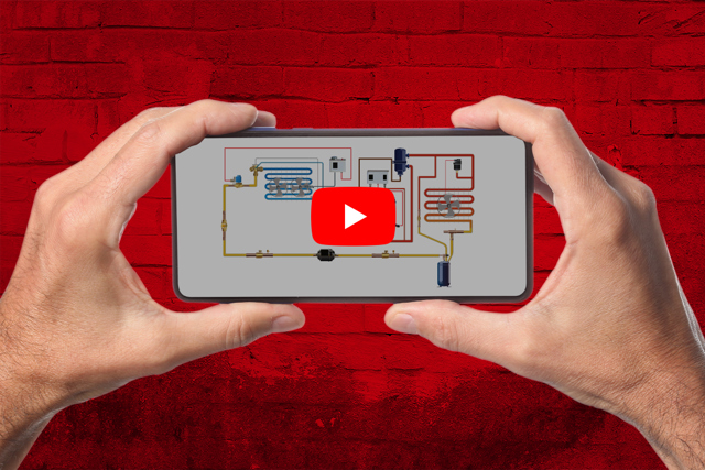 Handy in einer Hand mit einem Play Button