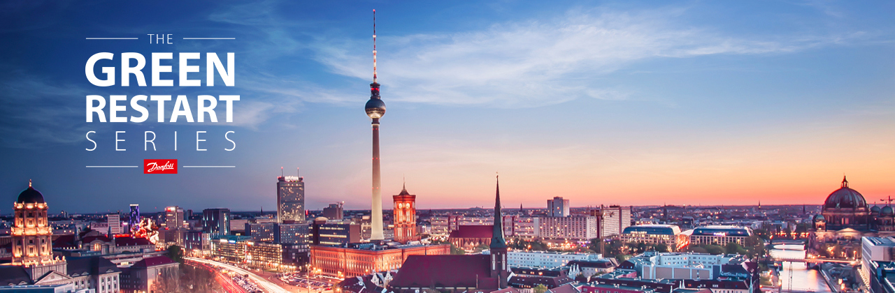 Banner zur Green Restart Initiative von Danfoss mit der Skyline von Berlin