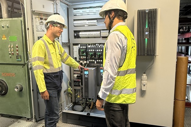 Frederik Laevens en Gianni De Greve van ATS bij iC7 drives van Danfoss