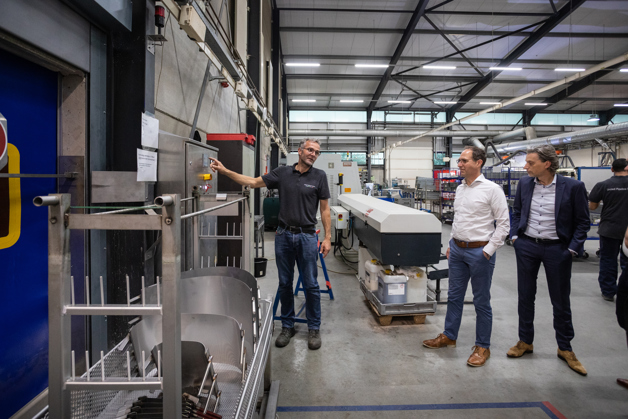 Danfoss Drives | Case study | Integrated Motion Controller bestuurt beitslijn | Huwa | Hellings Machinebouw | Integrated Motion Controller bestuurt beitslijn | Van Egmond Groep