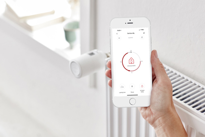 Danfoss Ally App avec un radiateur en arrière-plan