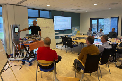 En gruppe som deltar på et kurs