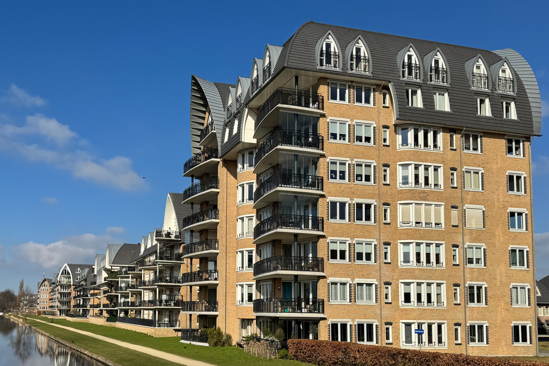 Appartementencomplex aan de Annie M.G. Schmidtlaan in Voorschoten
