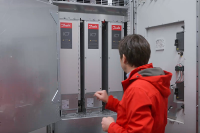 Frederic Müller, Director de vânzări la Danfoss Drives în Elveția, vorbește despre avantajele convertizoarelor de frecvență iC7.