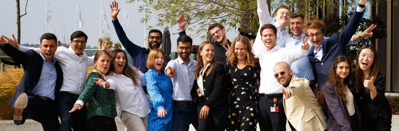 Studierende bei Danfoss