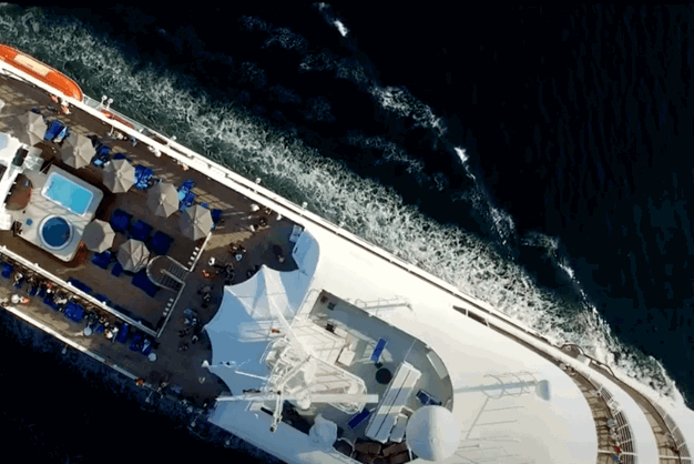 Гибридне судно на воді