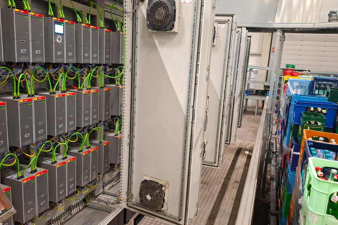 iC7-Automation im Schaltschrank: Seite an Seite eingebaut