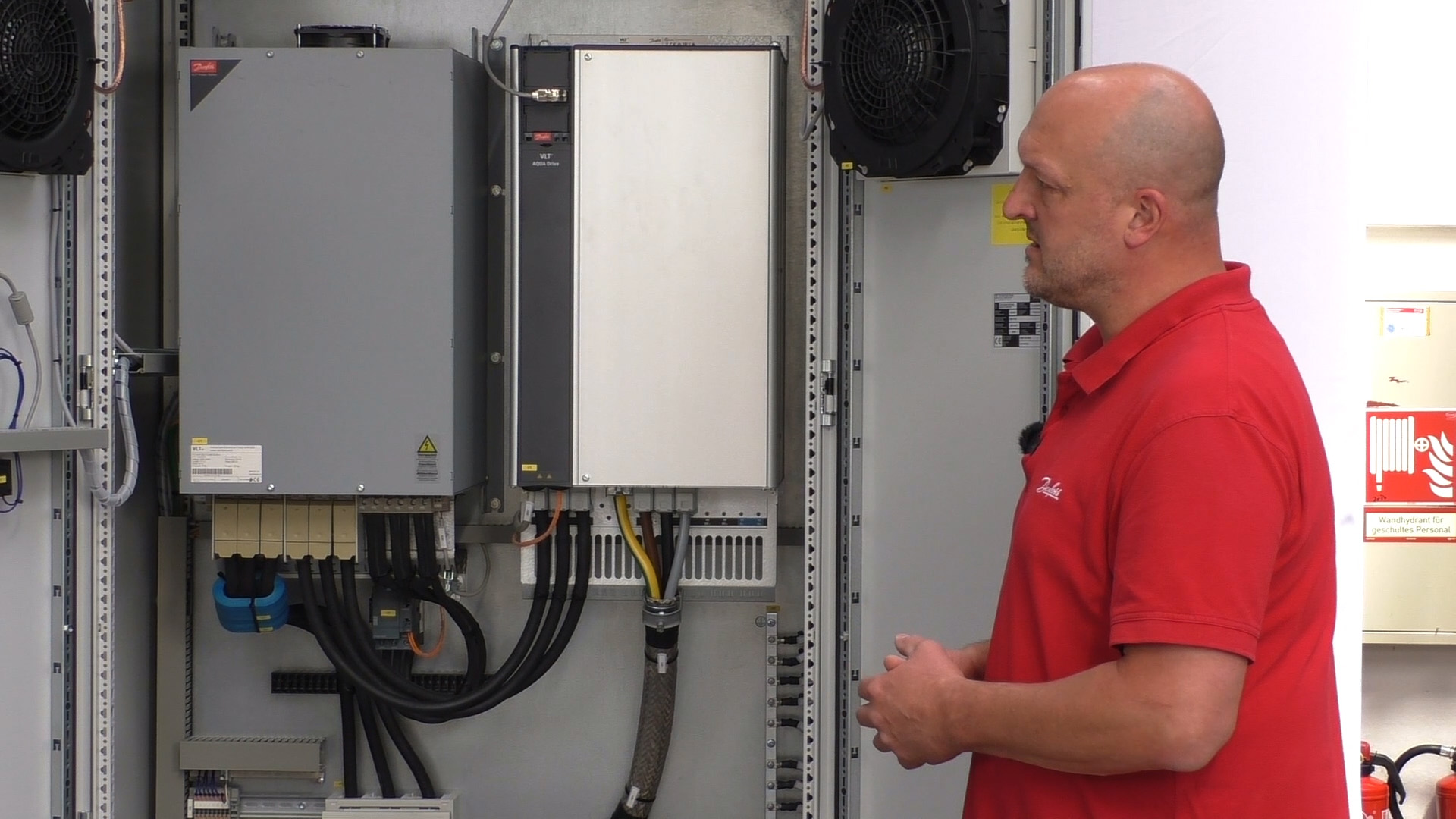 Der Danfoss Passive Low Harmonic Drive (PHLD) auf Basis des VLT® AUQA Drive ist eine von einem unabhängigen EMV-Prüflabor zertifizierte Lösung