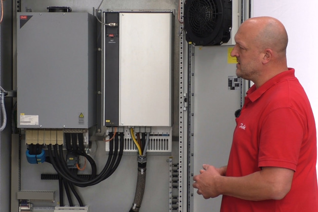 Der Danfoss Passive Low Harmonic Drive (PHLD) auf Basis des VLT® AUQA Drive ist eine von einem unabhängigen EMV-Prüflabor zertifizierte Lösung